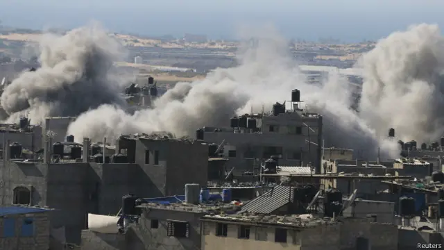 Место того, что палестинцы называют израильским ракетным ударом, в Рафахе (сектор Газа) 9 июля 2014 года