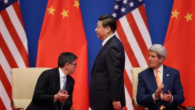 虽然在官方话语里,中美两国关系前景仍十分明朗,但两国关系的现实,却愈发如两条越行越远和不相交的平行线。