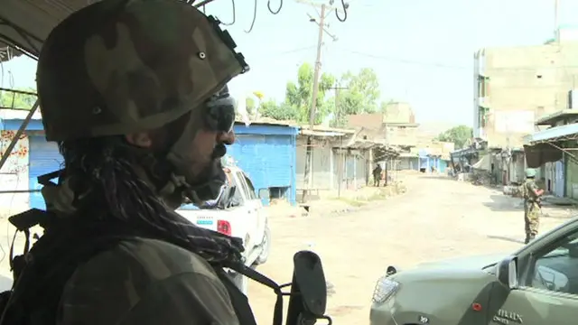 عوام نیشنل پارٹی کے سربراہ اسفندیار والی نے کہا کہ ہم یہ سوال اٹھانے میں حق بجانب ہیں کہ آئی ڈی پیز کے خالی گھروں اور املاک کو کیوں تباہ کیا گیا