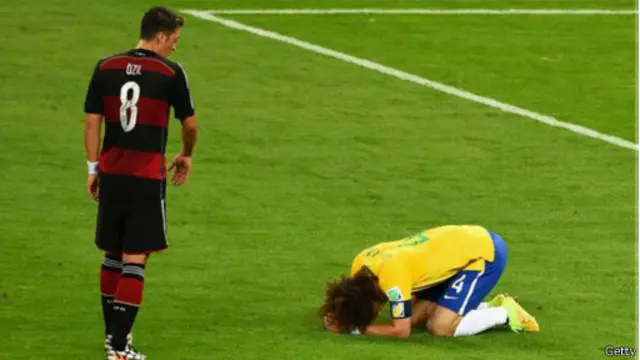 mesut ozil, david luis