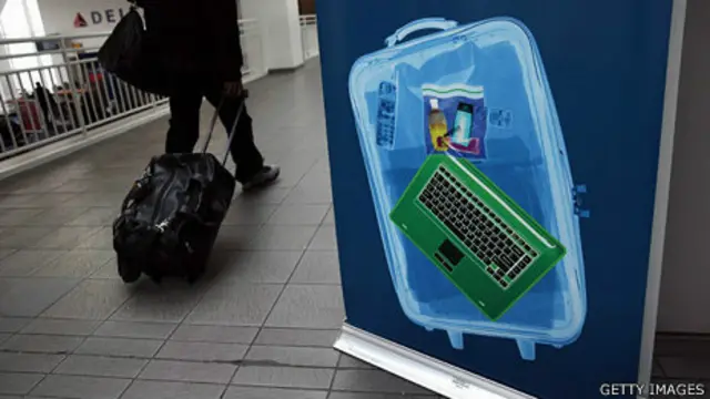 全部携带的电子设备要放在手提行李中,并且要充足电。