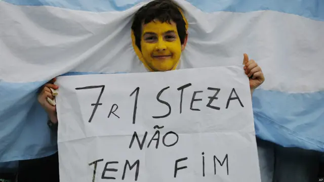 Los hinchas argentinos en Sao Paulo no se iban a olvidar.