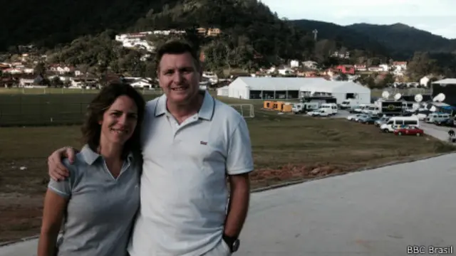 Agnaldo Gibertoni e Karen Santos | Crédito: Jefferson Puff/BBC Brasil