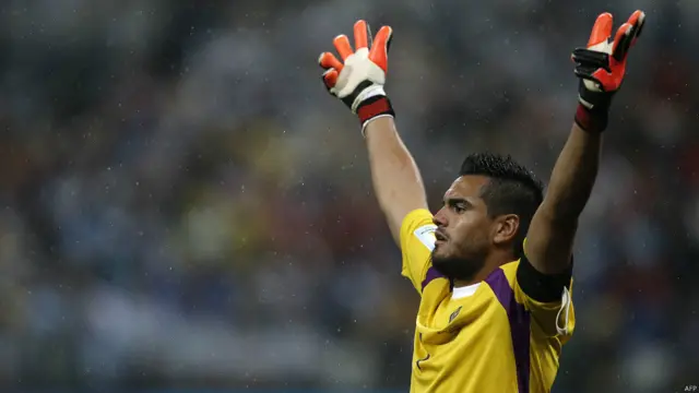 A Romero no le han rematado...Cillessen tampoco ha tenido mucha actividad.