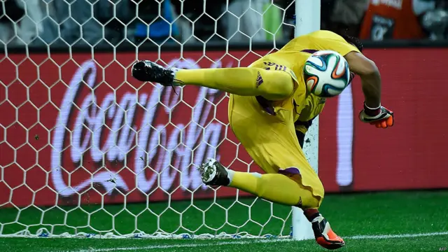 El primer penalti parado. A Vlaar.