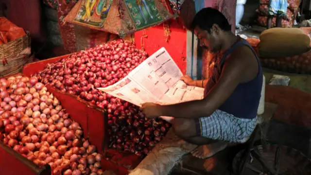 مرکزی حکومت نے دس ہزار ٹن پیاز درآمد کرنے کا اعلان کیا ہے لیکن اس سے کوئی خاص فائدہ ہونے کا امکان کم ہے