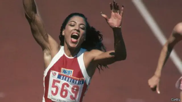 Rekor dunia Flo-Jo untuk kelas 100m dan 200m pada 1988 masih bertahan.