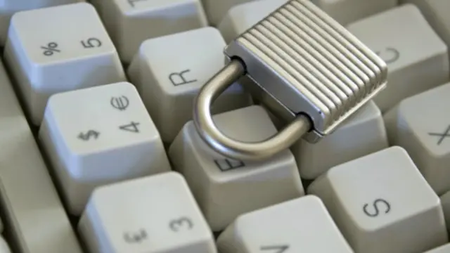 सरकारी दफ़्तर में इंटरनेट का कम इस्तेमाल