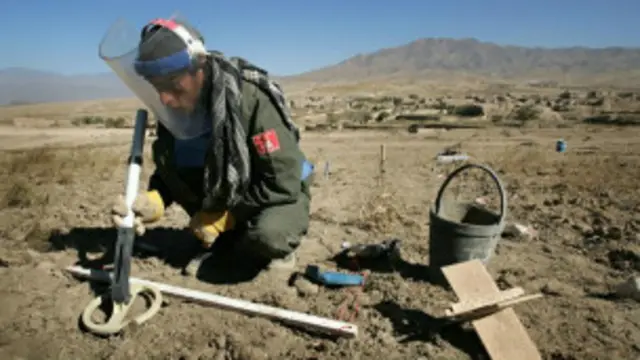 طالبانو د ماین پاکانو د تښتولو په اړه هېڅ نه دي ویلي.