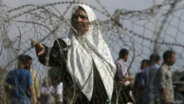 الحكومة المصرية قررت فتح معبر رفح أمام المصابين الفلسطينيين.