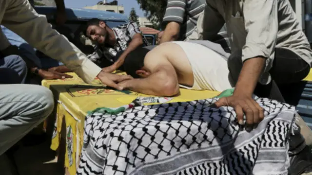 Ҳаво ҳужумлари Ғазодаги тинч фуқаролар умрига зомин бўляпти.