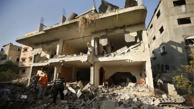 İsrail roket rampaları,silah depoları, tüneller ve komuta merkezlerini hedef aldığını söylüyor.