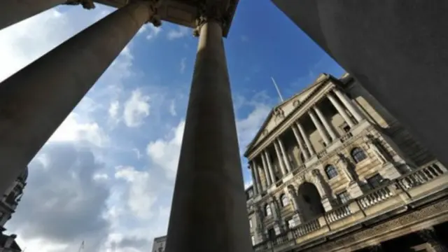 يتوقع محافظ البنك زيادة معدلات الفائدة لاحقا هذا العام زيادة طفيفة.