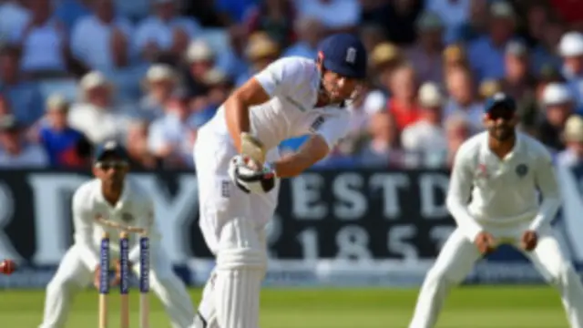 ایلسٹر کُک صرف پانچ رنز بنا کر شامی کے ہاتھوں آؤٹ ہوئے