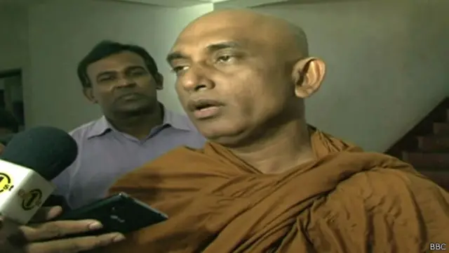  ජනතා බල පෑමක් කිරීම අරමුණ බවයි රතන හිමියන් පවසන්නේ 