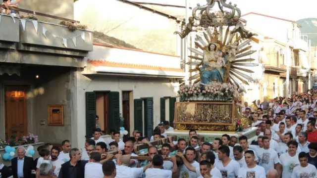 A procissão de 2 de julho que se desviou de seu curso (AP)