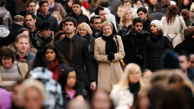 随着城市化的迅速发展，全球超过1000万人口的超级城市已从1990年的10个变成现在的28个。