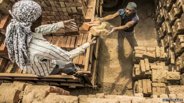 ईंट भट्टा मज़दूर