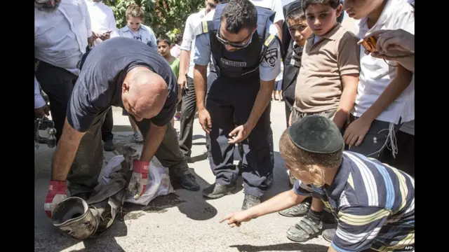 پر اسراييلو حماس ډلې وروسته له هغه د توغنديو بريدونه وکړل، چې اسراييلو پر غزې هوايي بريدونه پيل کړل.