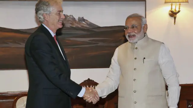 अमरीकी उप विदेश मंत्री विलियम बर्न्स और भारतीय प्रधानमंत्री नरेंद्र मोदी