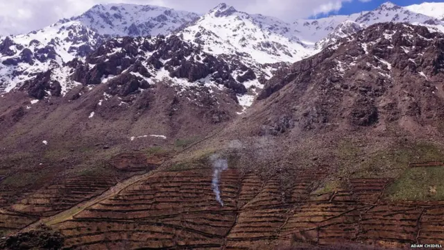 ایران کے علاقے سننداج اور عراقی سرحد کا درمیانی علاقہ پہاڑی اور انتہائی خوبصورت ہے لیکن یہاں پہنچنے کی راہ دشوار اور پرپیچ ہے۔