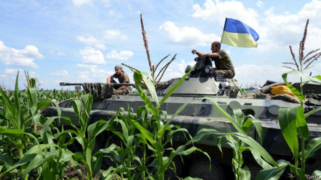 Украинские военные сжимают кольцо вокруг Донецка и Луганска