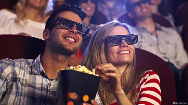 تھری ڈی نظام آج کل کئی فیچر فلموں اور ویڈیو گیمز کے لیے ٹیلی وژن اور کمپیوٹر سکرینز میں استعمال ہوتا ہے