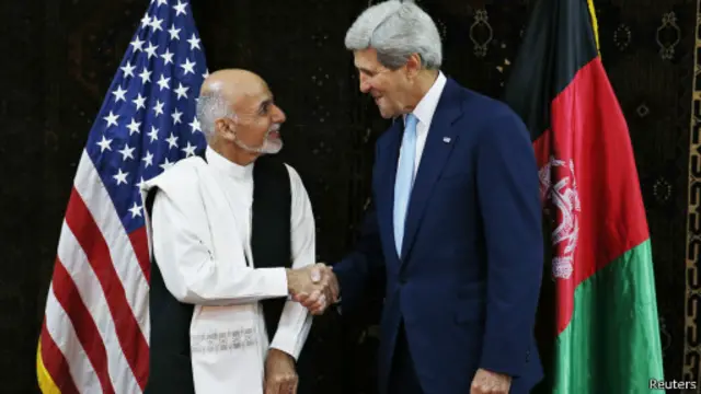 اشرف غنی احمدزی در نتایج ابتدایی دور دوم که از سوی کمیسیون انتخابات اعلام شده پیشتاز است