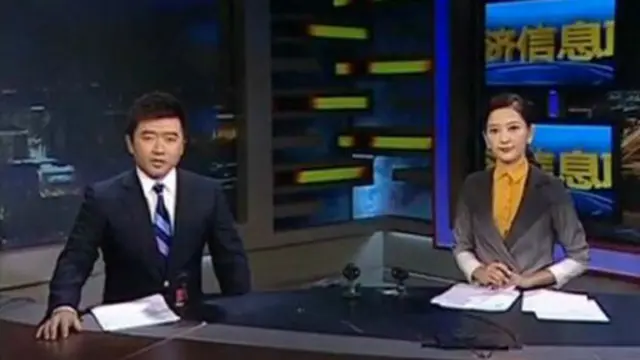 7月10日晚22時40分直播《環球財經連線》，是芮成鋼最後一次在電視上露面。 （截屏圖）