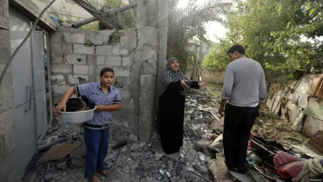 اسرائیل نے منگل سے فلسطینی علاقے میں بمباری کا سلسلہ شروع کیا ہوا ہے اور اب تک سینکڑوں حملے کیے جا چکے ہیں۔ 