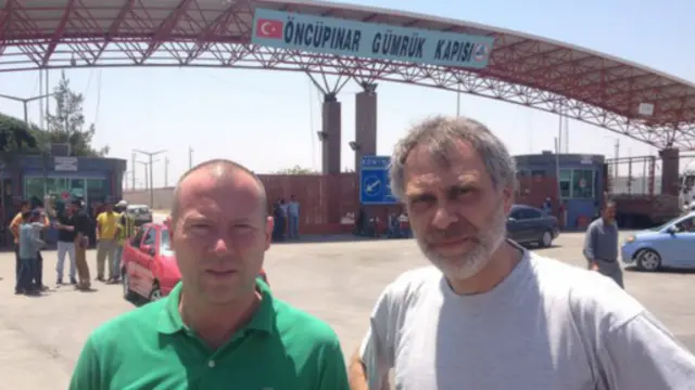 ديمتري بونتينك (يسار) ساعد بول فان هيش في رحلته إلى سوريا