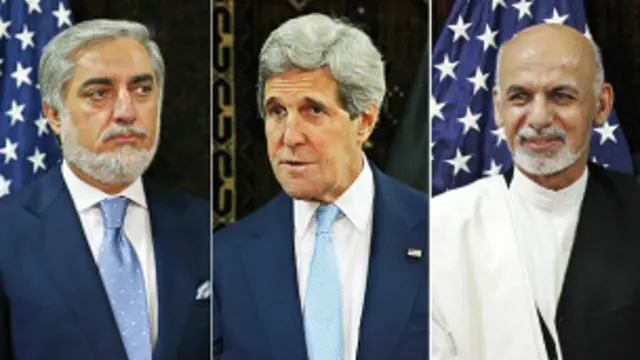 جان کری، وزیر خارجه آمریکا تلاشها برای ایجاد یک دولت وحدت ملی میان عبدالله عبدالله و اشرف غنی احمدز را همچنان ادامه میدهد.