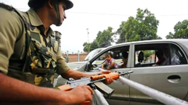 نئی دہلی کے اہم سکولوں میں حفاظتی انتظامات سخت کر دیےگئے ہیں