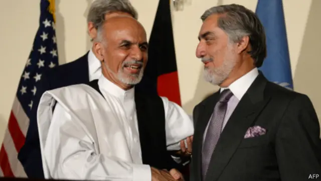 المرشحان يتبادلان تهمة تزوير الانتخابات.