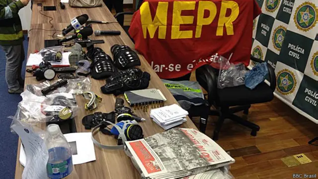 Material apreendido pela polícia do Rio de Janeiro (BBC Brasil)