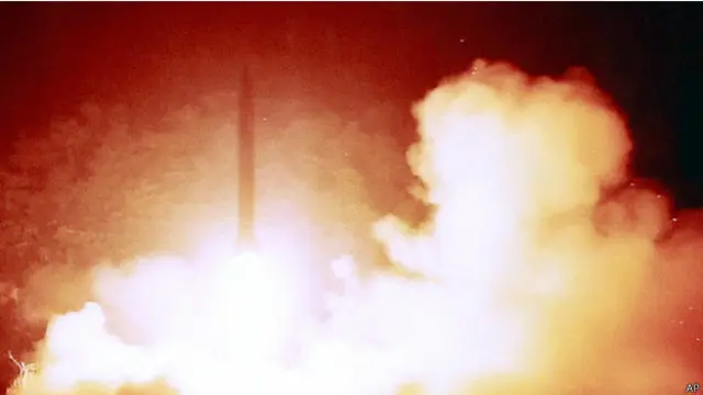 سقط الصاروخان في البحر