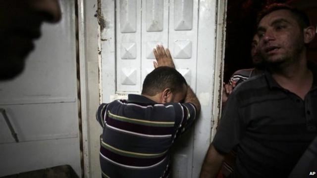Палестинцы оплакивают своих погибших родственников в морге Газы