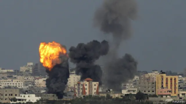 加沙地带北部某处遭以色列炮火击中（13/7/2014）