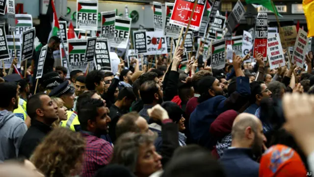 روز جمعه در لندن تجمع مشابهی برگزار شد