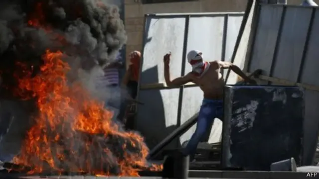 اشتباكات بين القوات الإسرائيلية ومتظاهرين فلسطينيين عقب أنباء عن مقتل صبي فلسطيني