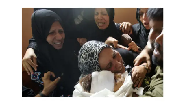 اسرائیلی بمباری میں ہلاک ہونے والوں میں عورتیں اور بچے شامِل ہیں