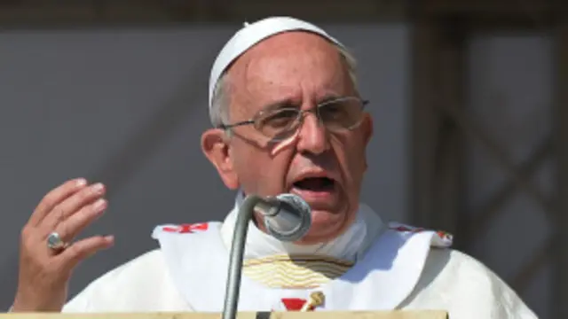 ’پوپ اپنے پیش رو کی نسبت چرچ کی تعلیمات کے بارے میں زیادہ تشویش کا اظہار کرتے ہیں جو غیر متوقع طور پر ان کے میڈیا مشیروں کے لیے پریشانی کا باعث بنتا ہے‘