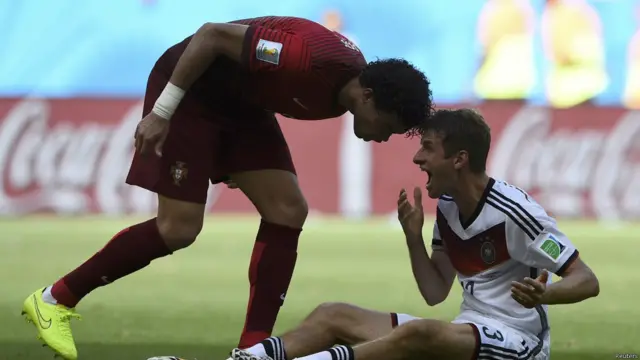 اخراج په‌په بعد از این حرکت باعث شد پرتغال در مقابل آلمان ده نفره شود و در نهایت بازی را چهار بر صفر ببازد. پرتغال به خاطر تفاضل گل بدتر نسبت به آمریکا در مرحله گروهی حذف شد