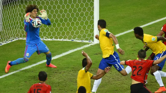 این جام جهانی، جام درخشش دروازه‌بان‌ها لقب گرفت. یکی از آنها اوچوا، دروازه‌بان مکزیک بود