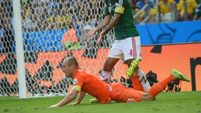 تلاش روبن برای فریب دادن داور انتقادهای زیادی را از او در رسانه‌های اجتماعی برانگیخت. همچنین، او تا قبل از برگزاری بازی فینال دونده‌ترین بازیکن جام جهانی بود