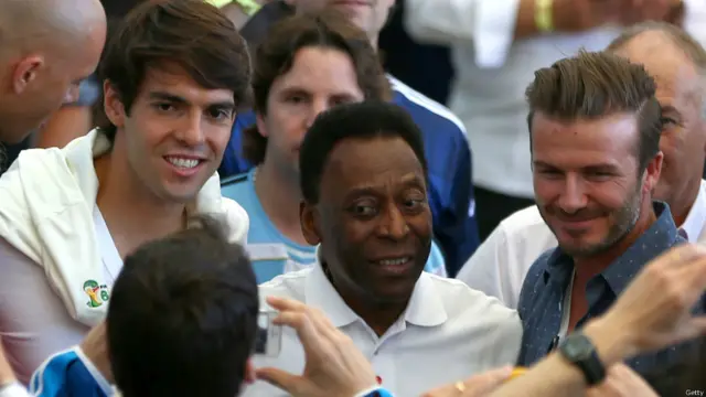 ورلڈ کپ دیکھنے کے لیے پیلے، ڈیوڈ بیکم اور کاکا سمیت دنیائے فٹبال کی اہم شخصیات بھی ماراکانا سٹیڈیم پہنچیں۔