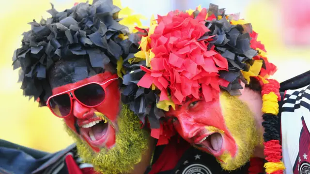 جرمن شائقین میں سے بیشتر اپنے ملک کے پرچم کے رنگ میں رنگے تھے اور فتح کے بعد ان کی خوشی دیدنی تھی۔