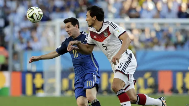 Todas las miradas sobre Messi