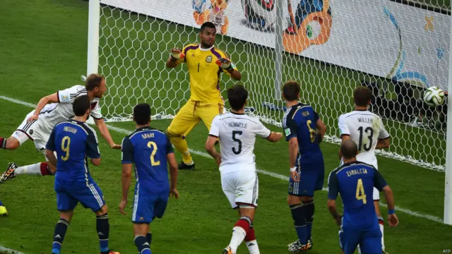 La jugada del partido, Romero y sus palos.