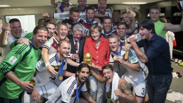 Ангела Меркель с командой